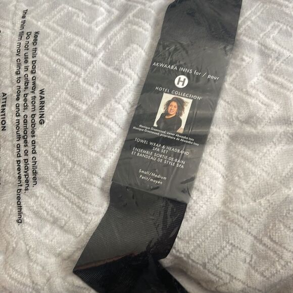 Hotel Collection
Akwaaba Inns Robe Sculpted Cotton Velour 2-Piece Spa Set - Picture 2 of 3